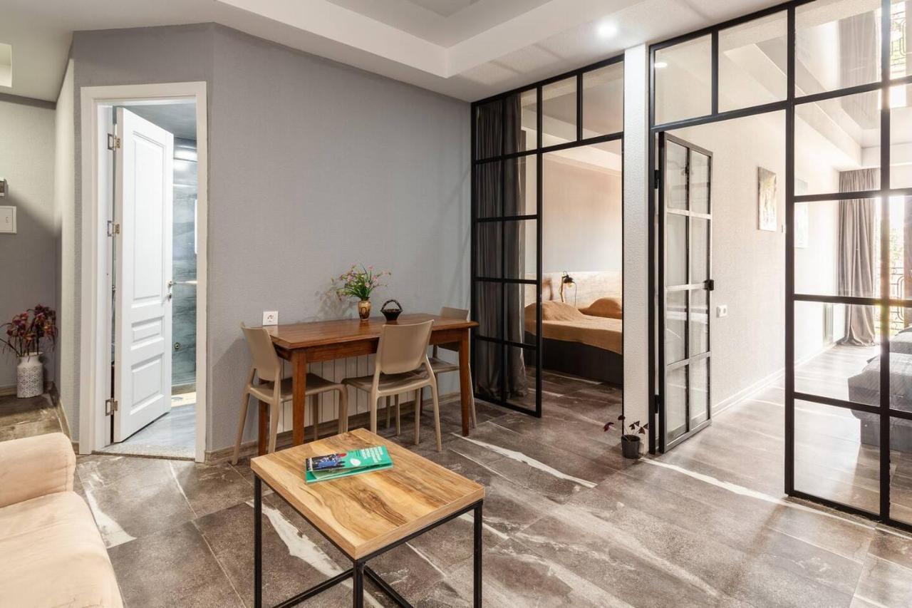 Veli Group Apartment In Old City Kʼutʼaisi Exterior foto
